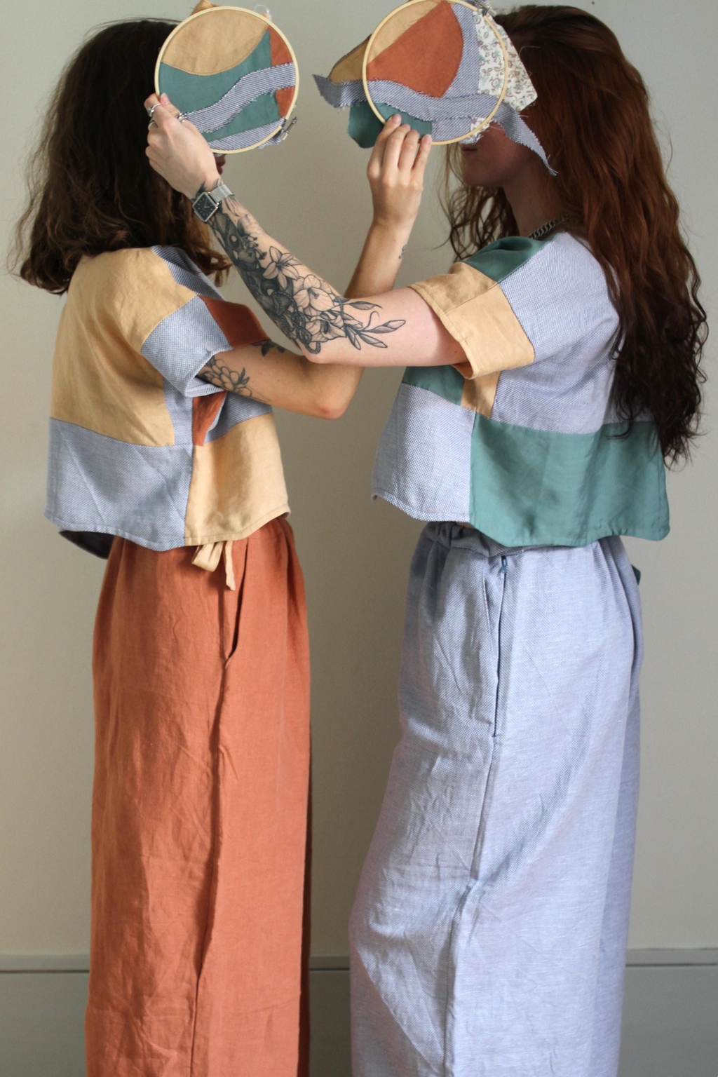 Hauts Copain.e et pantalons Amarante, en lin et coton, taille 1 du 34 au 46.
