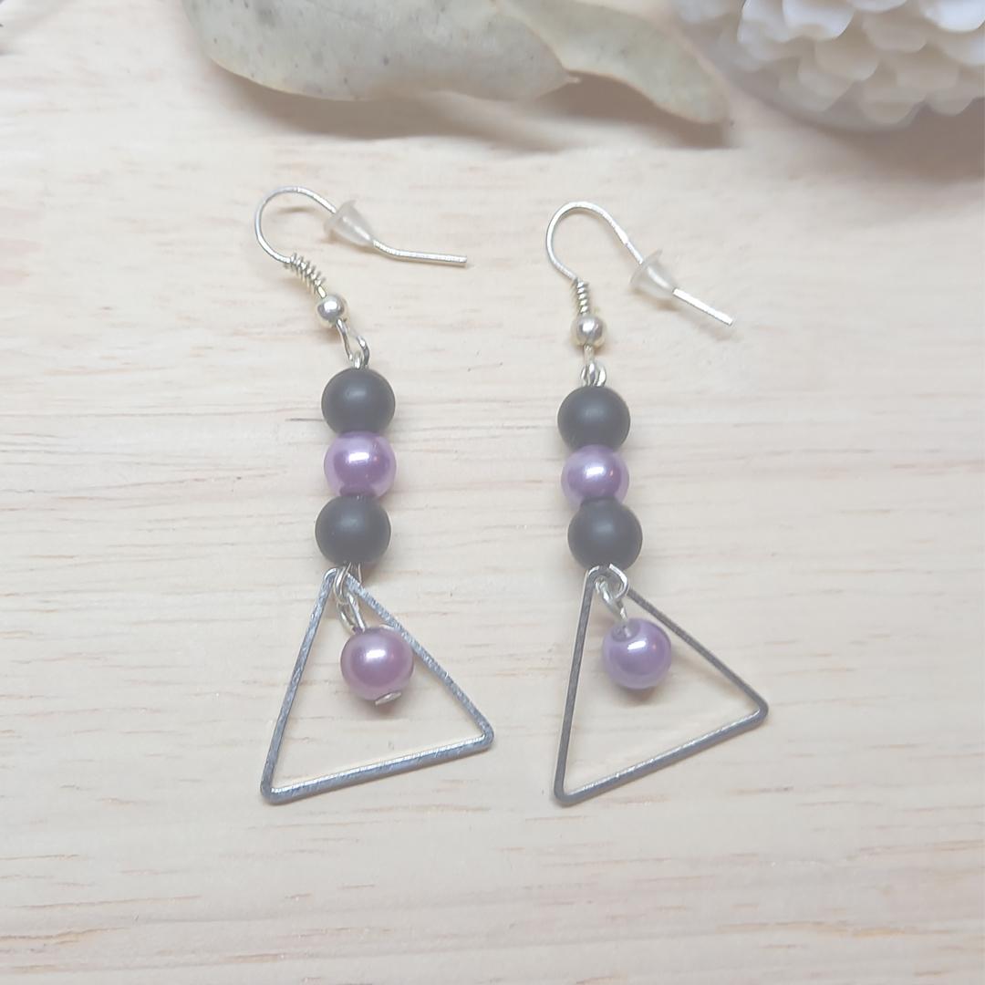 Boucles d'oreilles avec perles et diverses breloques - en promotion