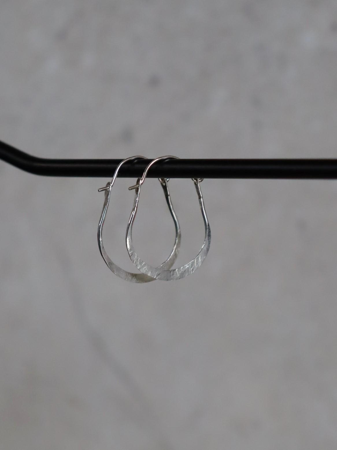 Photo de créoles en argent