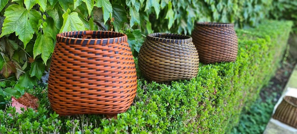 artypik studio vanneries rotin osier fibres naturelles panier cabas corbeilles sac à dos sac d epaule bandouiliere japon japonais japonaise amerindien amerindienne tressage tissage art inspiration La rencontre improbable entre
Le rotin des jungles de Bornéo
Le tressage Amérindien des montagnes Adirondack
Le tissage traditionnel des artisans de Kyoto 
L'art de la teinture végétale du Proche Orient
et les mains d'un vannier du Périgord Noir 