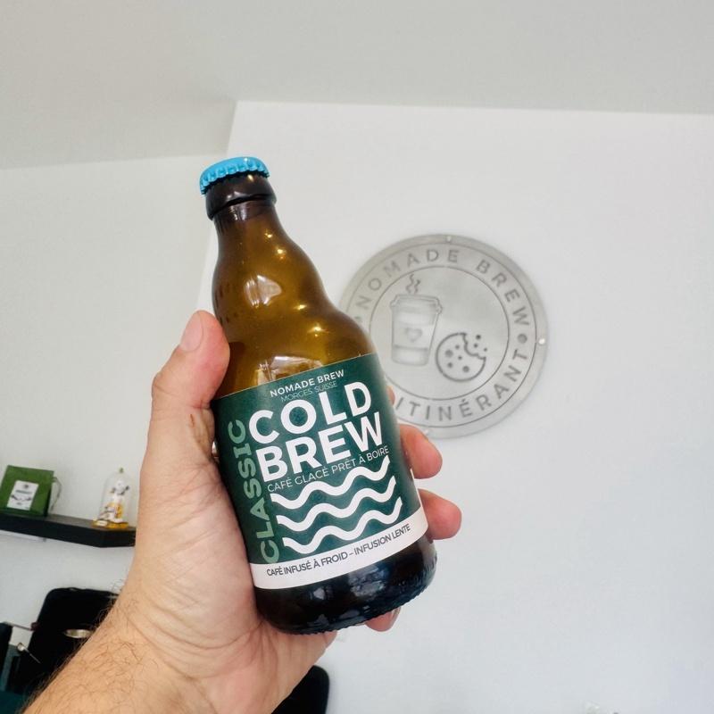 Basé à Morges, Nomade Brew développe et produit son cold brew dans son propre laboratoire.