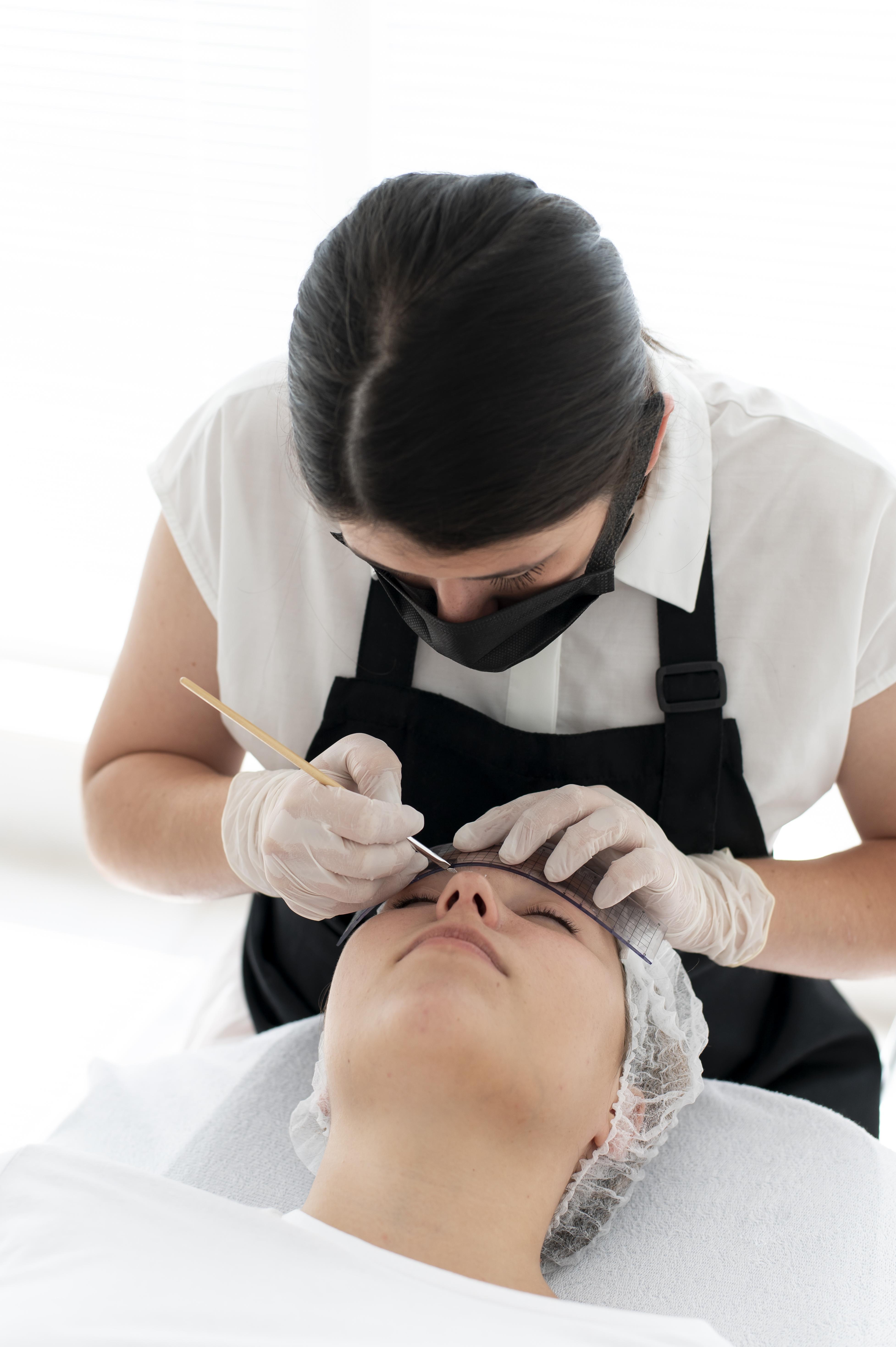 Esthéticienne montbrison, Formation extension de cils, formation réhaussement de cils, formation lash botox, formation teinture au henné des cils et des sourcils, formation semi-permanent, formation ponceuse ongles, formation nail art, formation semi-permanent renforcé chez Esthétique Créations by Julie, institut de beauté et de formation à Montbrison, Loire 42.