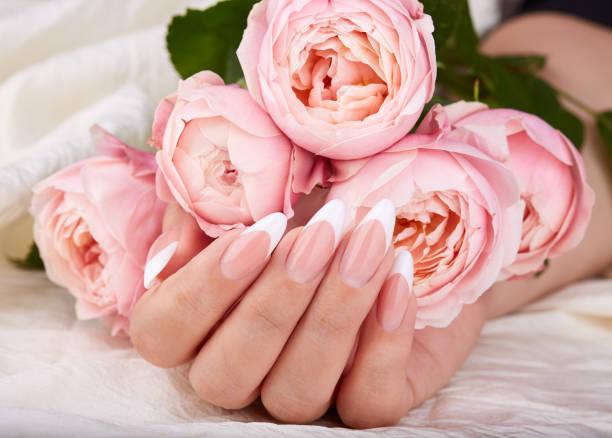 Esthéticienne montbrison,Onglerie, ongles en gel, semi-permanent mains, semi-permanent pieds, semi renforcé, manucure, nail art, french manucure, chablons, sans TPO ni HEMA chez Esthétique Créations by Julie à Montbrison, Loire 42.