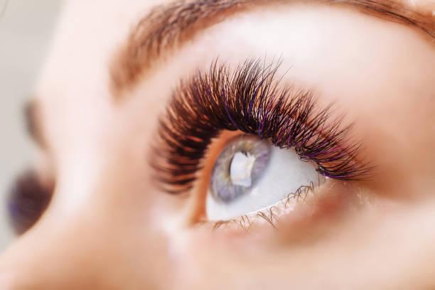 Esthéticienne montbrison,Beauté du regard, réhaussement de cils, teinture de cils, teinture des sourcils, henné des sourcils, restructuration du sourcils, extension de cils, technique cil à cil et russe, soin lash botox chez Esthétique Créations by Julie, institut de beauté et de formation à Montbrison, Loire 42.