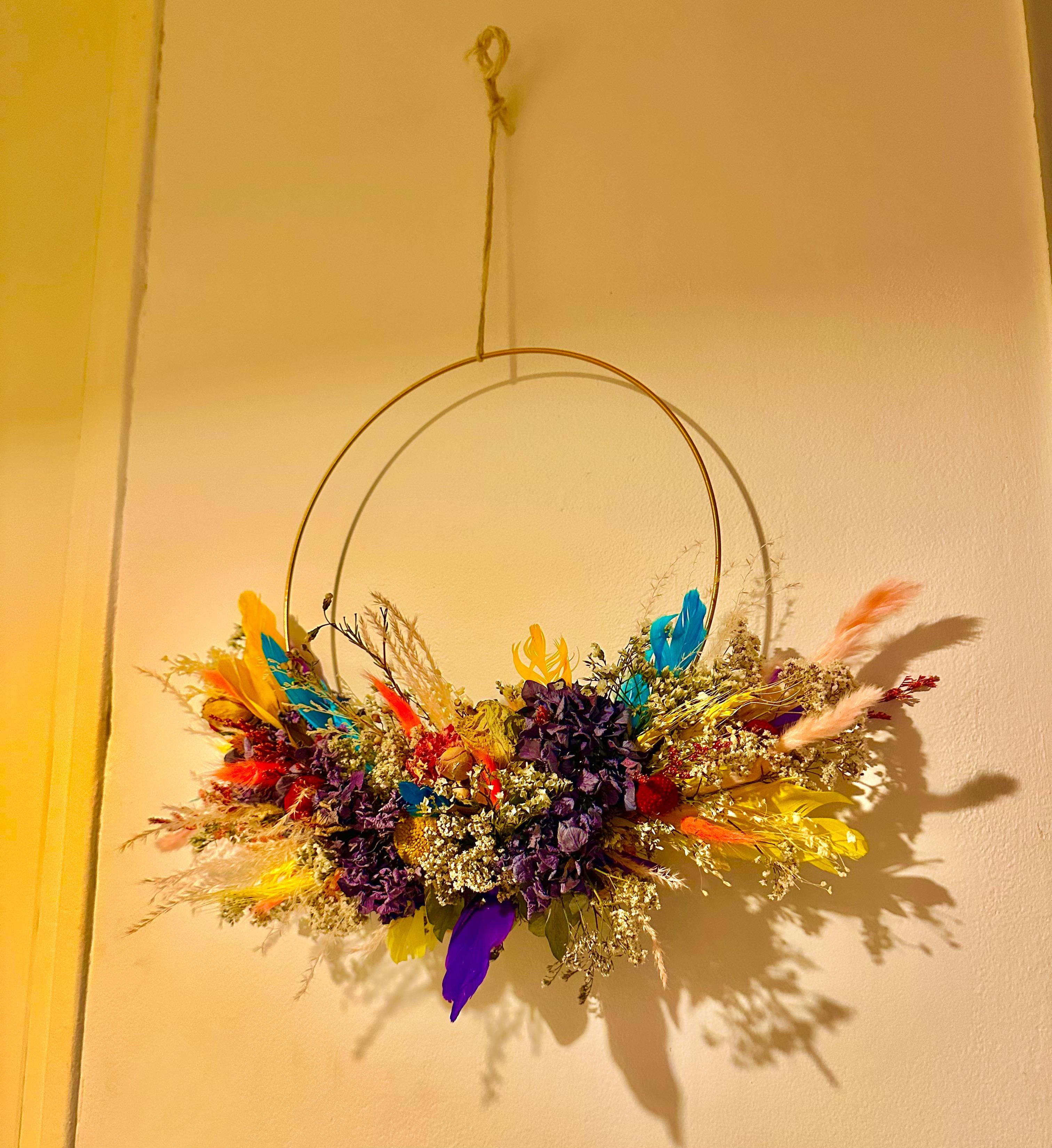 Décoration en fleurs séchées dans une ambiance design