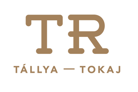 Bio szőlőművelés és borkészítés a Tokaj Régióban. 2013-óta a Tállyai Palota-dűlő 3.5 hektáros területéről hozzuk el nektek palackba zárva a tokaji terroirt. Furmint és Hárslevelű. 