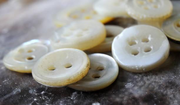 En nacre , en bois , métal ...