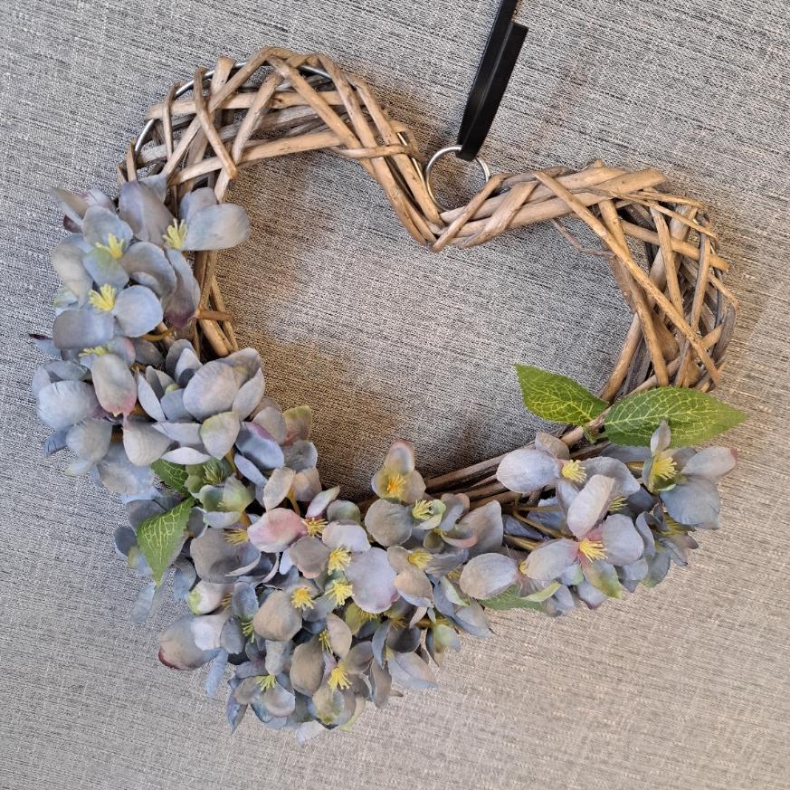 Artificial wreath with pink and ivory tulips