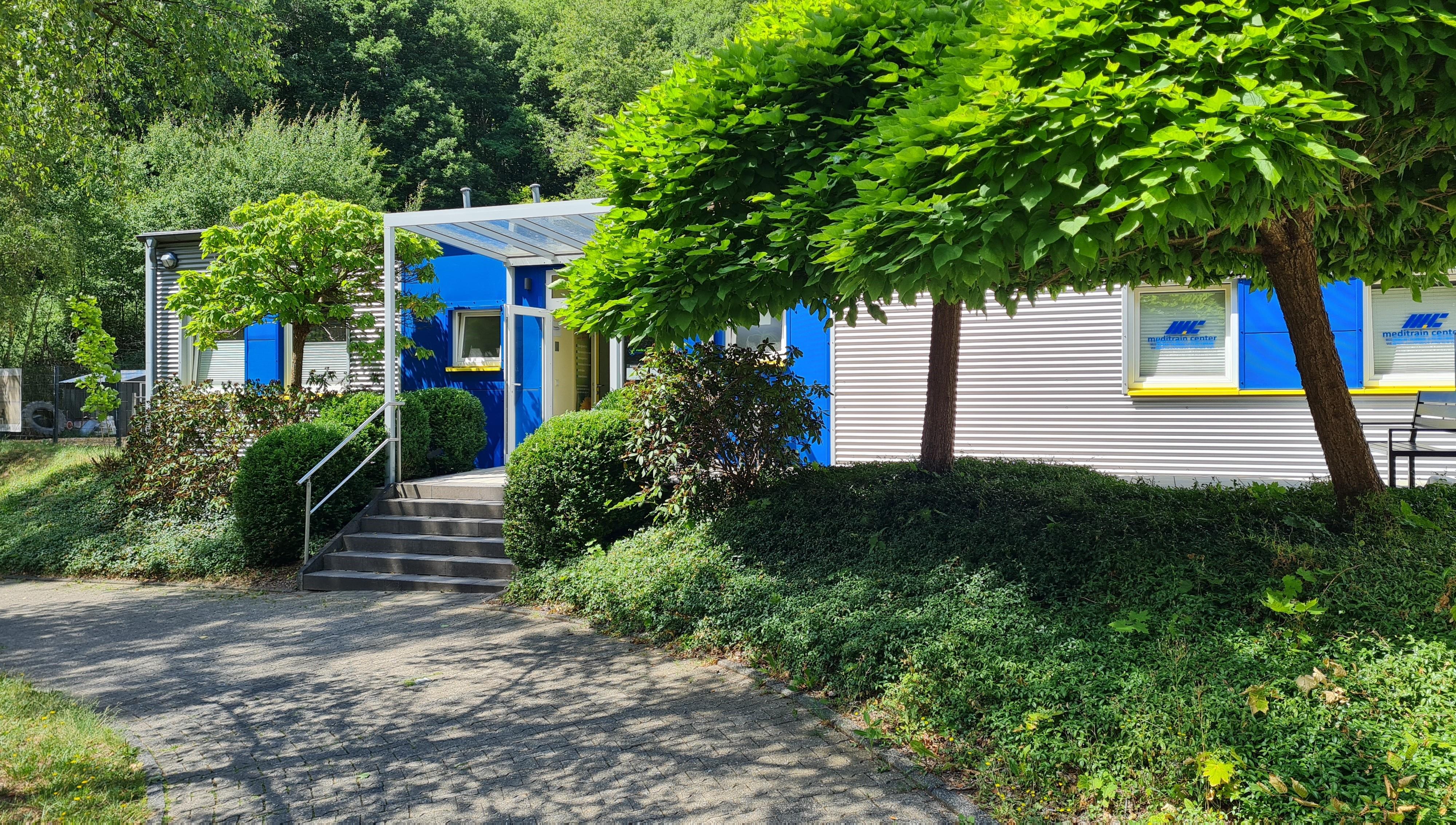 Bild Eingang zur Praxis meditrain center Kirstein