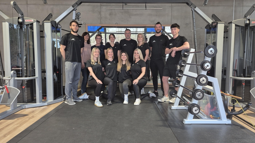Das gesamte Team im Trainingsbereich 
