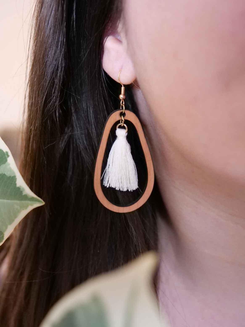 Retrouvez des créations d'objets en bois bijoux uniques, boucles d'oreilles et colliers pour offrir en cadeau à vos proches ou à vous-même !