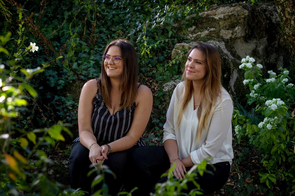 Manon et Sara RUDILLA créatrices d'objets en bois à Albertville en Savoie.