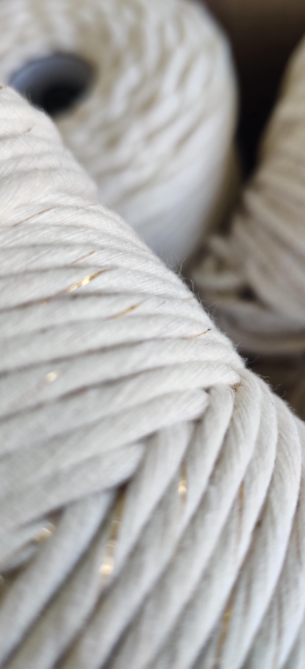 Bobine coton peigné macramé doré et naturel