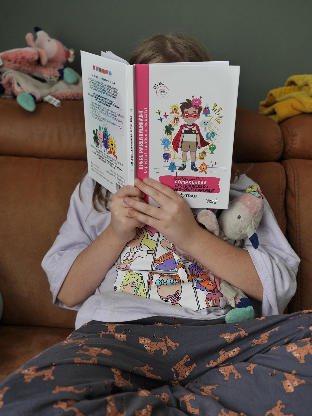 Ce livre aborde les troubles et les façons d’apprendre autrement avec douceur, pédagogie et bienveillance. Parce que chaque enfant apprend à sa manière… et c’est une force.