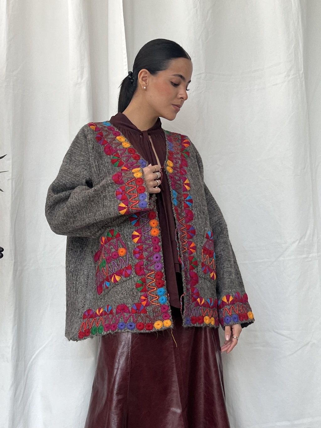 Moda artesanal mexicana hecha a mano. Prendas únicas, sostenibles y exclusivas que fusionan tradición y diseño contemporáneo.
