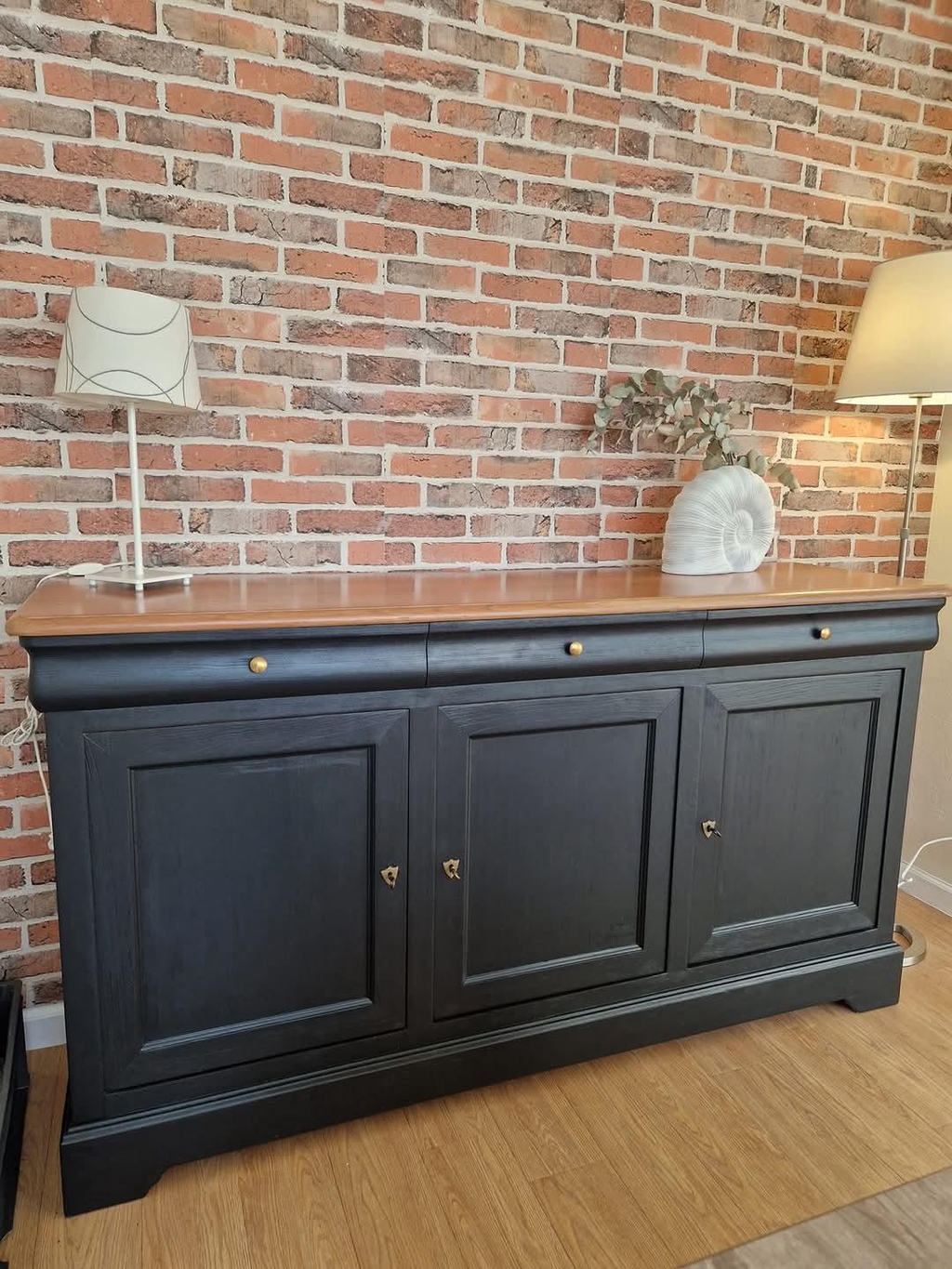 Service AEROGOMMAGE et NETTOYAGE
Aérogommage de Mobiliers et Immobiliers
Vente de meubles aérogommés et relookés
Nettoyage, dégraissage de textile intérieur,moquettes, canapé..
