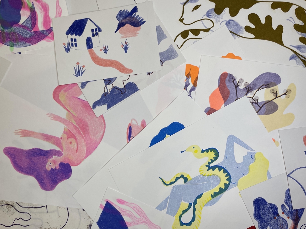 Illustrations imprimées en risographie, une technique d’impression artisanale aux couleurs intenses et au grain unique en édition limitée. Réalisés à partir de mes dessins originaux. Noëmie Béchu