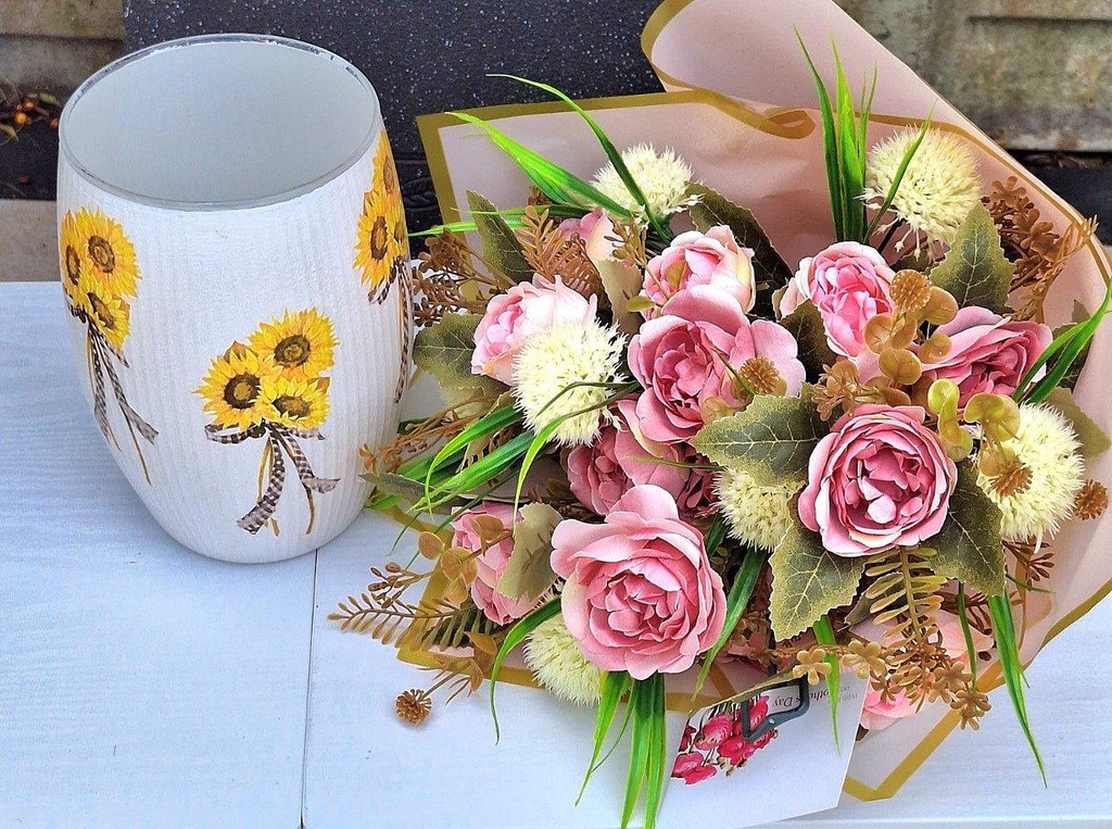 Quality artificial flower arrangements and unique decoupage gifts for all occasions
