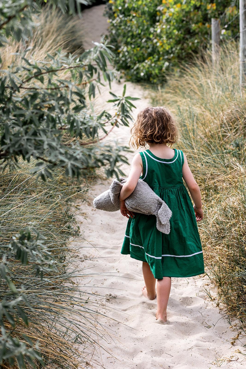 

Ce choix d'un ancrage réel reflète notre envie de proposer une littérature jeunesse sensible, connectée au monde qui nous entoure.