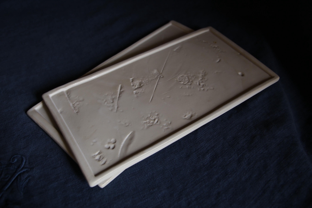 plat a cake artisanat artisane femme occitanie poterie commande craft potter pottery plates green French potter women hérault south 