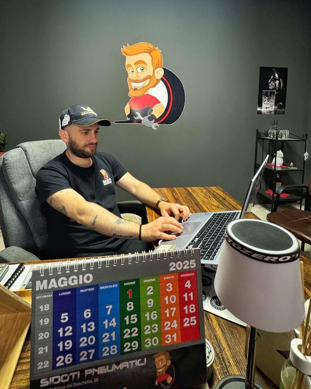 "Da Sidoti Pneumatici monitoriamo costantemente i prezzi di mercato per garantirti sempre pneumatici delle migliori marche (Michelin, Pirelli, Bridgestone) alle tariffe più basse della zona. Trasparenza, convenienza e sicurezza per la tua auto a Milazzo."
gommista milazzo, sidoti pneumatici, cambio gomme milazzo, pneumatici migliori marche, gommista messina, convergenza computerizzata milazzo, equilibratura ruote, pagamento rateizzato paypal, paga con satispay, pneumatici a rate milazzo, prezzi di mercato gomme, gift card gommista, riparazione pneumatici milazzo, recensioni ottime gommista, gomme michelin pirelli bridgestone