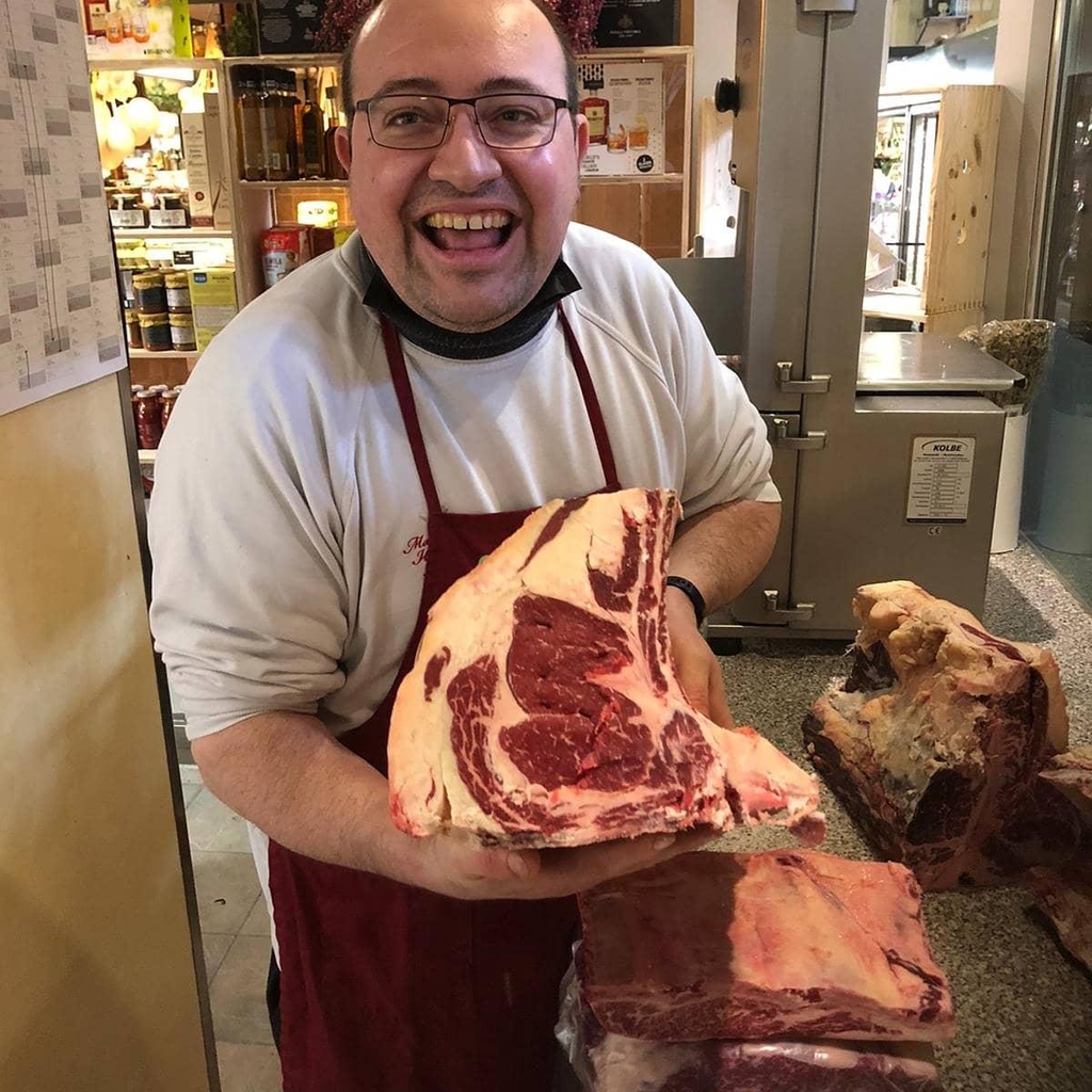 Wir erstellen für sie die Passenden Geschenkorb für Ihren Bessonderes Anlass gerne Konnen sie Bestellen unter die Whatsapp Numer : 017624777769.
Mit Freudlichen Grussen Ihren Macelleria Team.