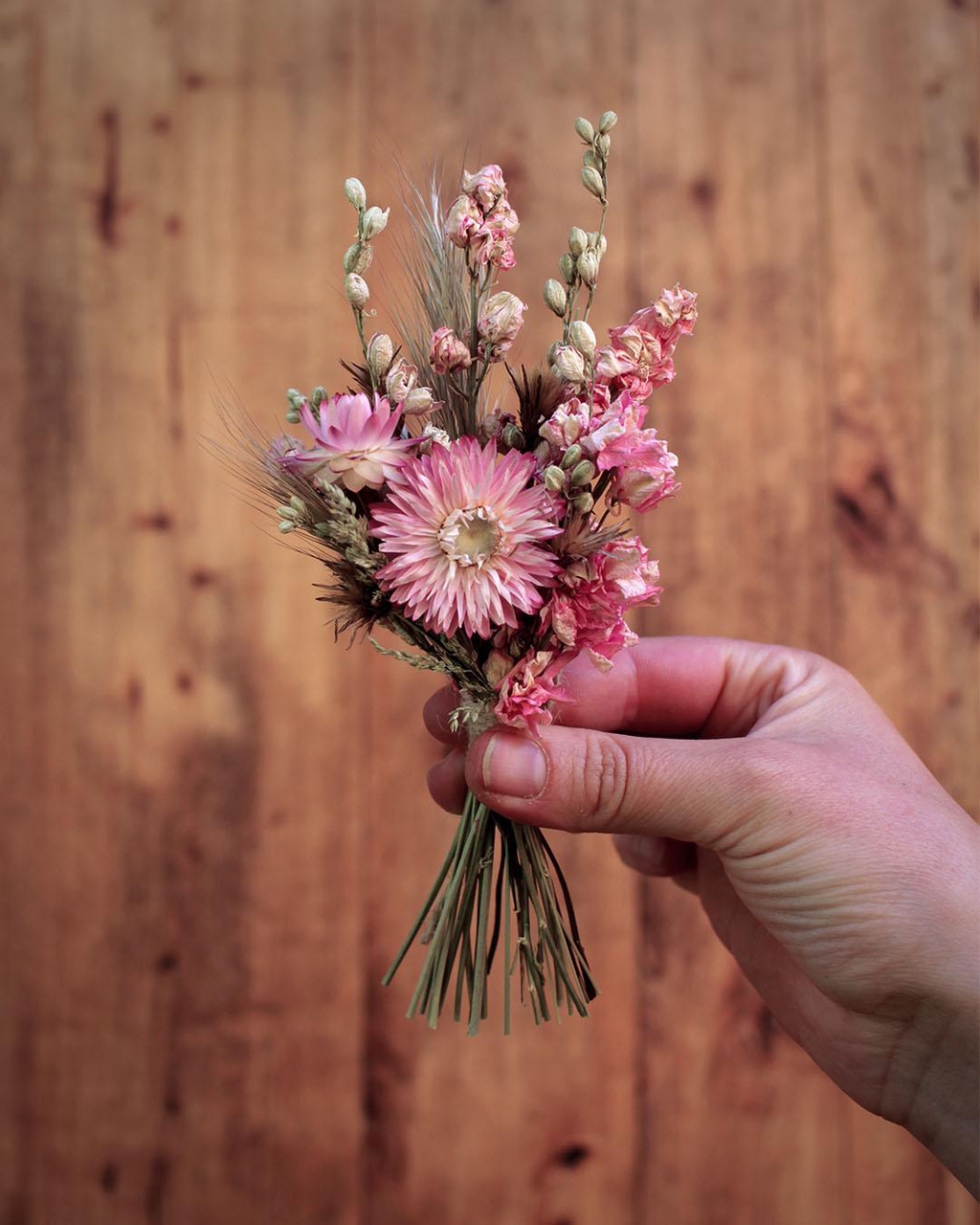 A sustainable dried flower bouquet by Explorium.