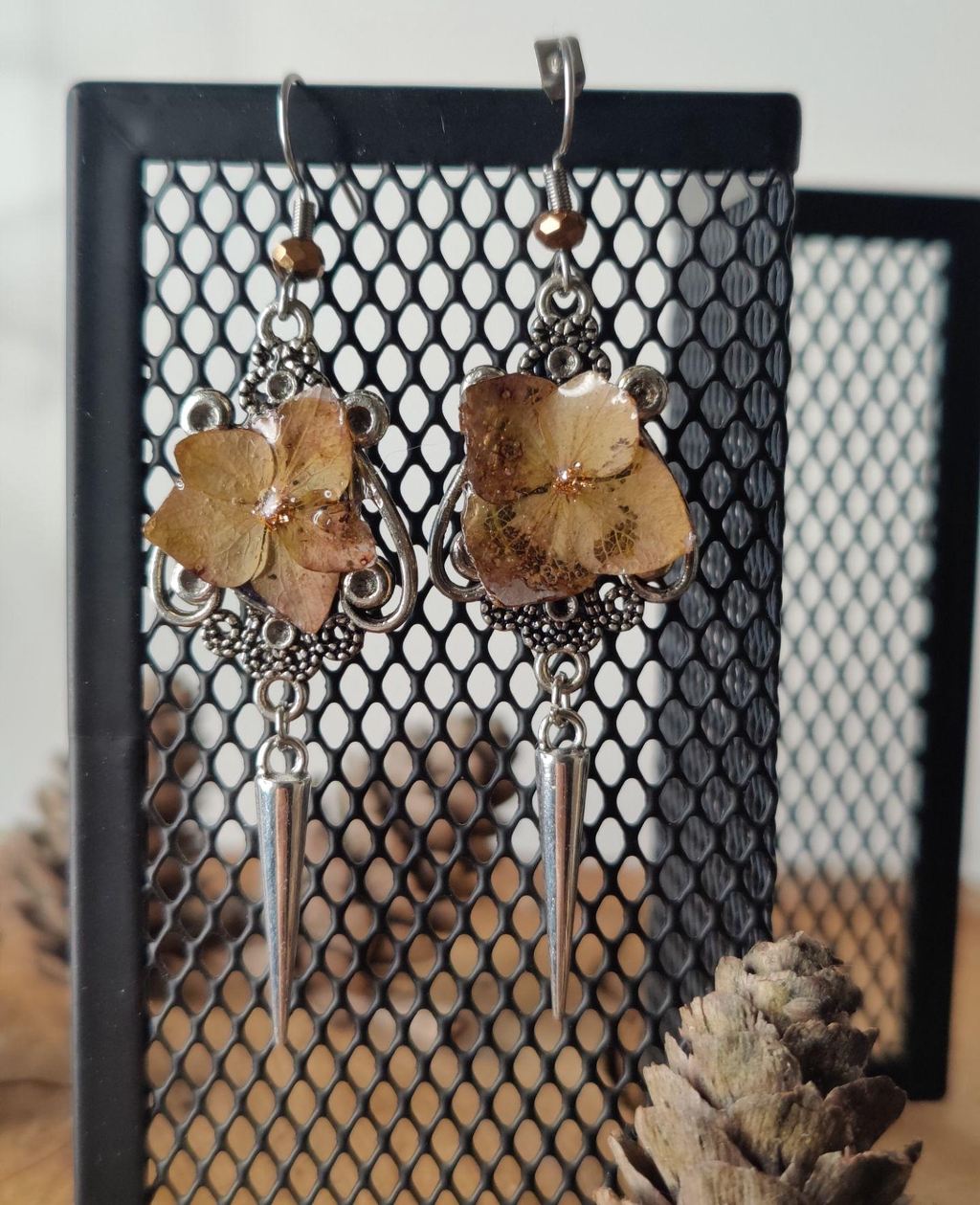 Boucle d'oreilles fleur naturelle
Dark fantasy