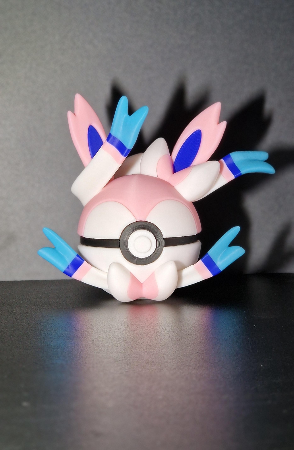 Voici un lien avec tous les modèles de Pokéballs du modeleur partenaire N3D.

J'ajoute régulièrement de nouveaux modèles selon les commandes, donc n'hésitez pas à demander si le vôtre n'est pas encore en ligne !

De nouveaux designs arrivent chaque semaine, et je peux aussi réaliser d'autres Pokémon sur demande. 😊