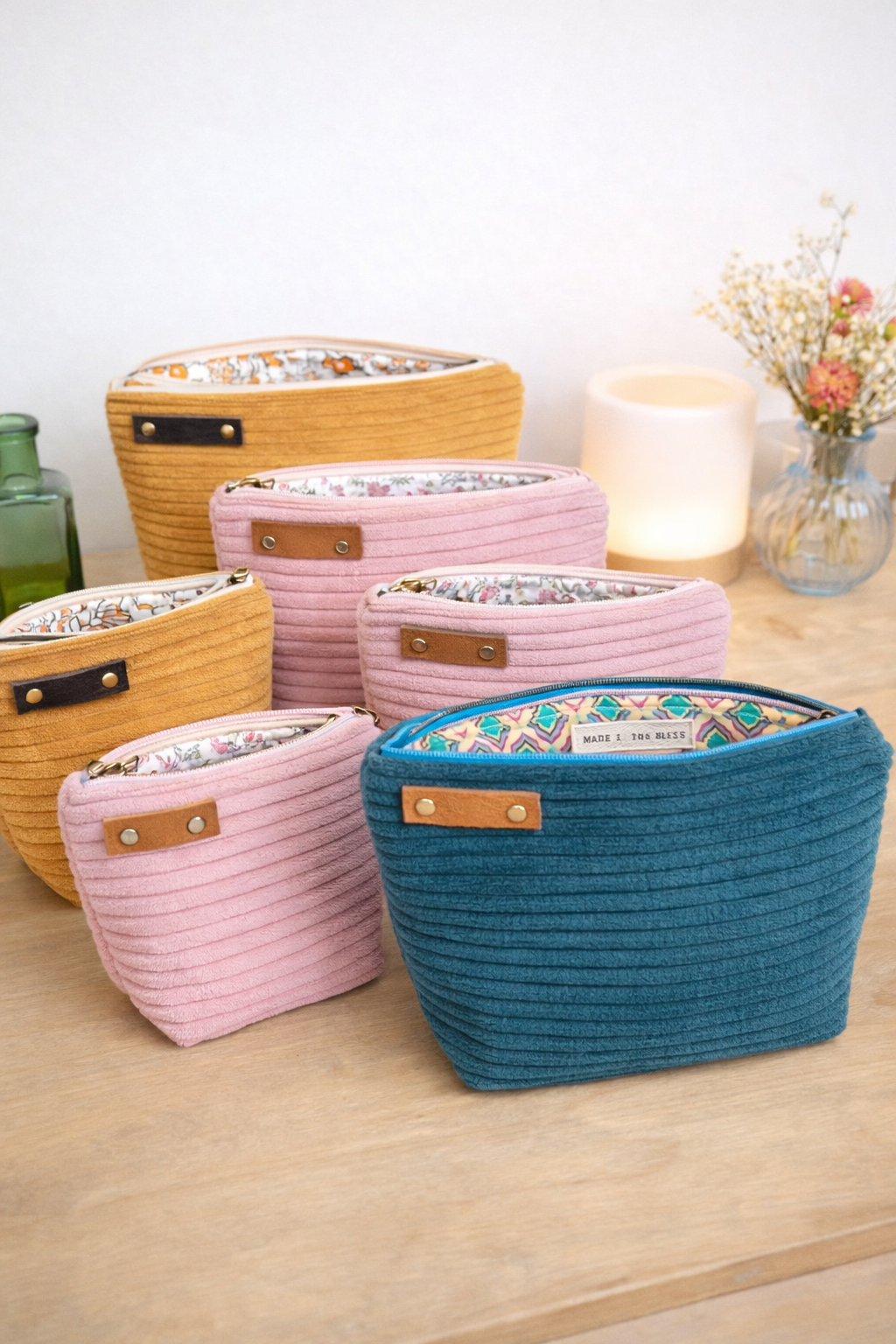 Pochettes artisanales en velours côtelé doublées