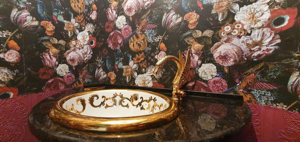 Badkeramik, Badmöbel, Badewanne