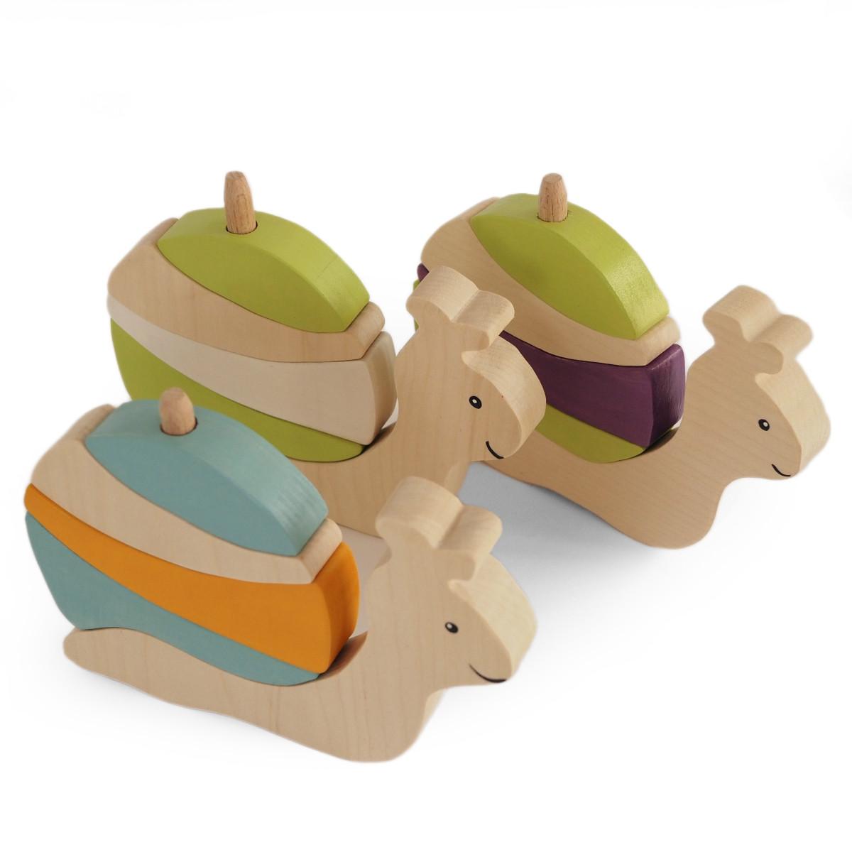 Jouets à empiler en bois pour enfant dès 2 ans, fabriqués en France dans mon atelier artisanal en Alsace. Ces puzzles en bois animaux (tortue, escargot, baleine) aux grosses pièces faciles à manipuler accompagnent l'éveil et les premières découvertes.