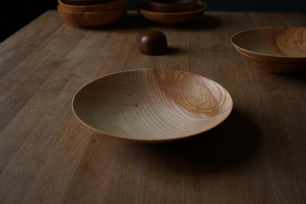 Experience the delicate beauty of my wooden bowls with walls as thin as parchment paper, creating a mesmerizing play of light. Explore and shop my exquisite collection now.