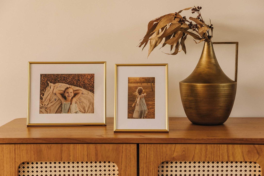 porta-retratos e fotos reveladas