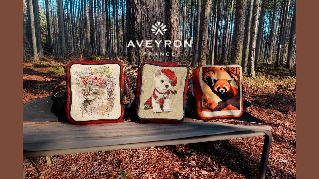 Plongez dans l'univers unique des créations artisanales d'Aveyron avec cette collection de sacs décorés de motifs animaux. Chaque sac est soigneusement confectionné à la main, offrant une qualité irréprochable et un design original. Retrouvez le charme du chat couronné de fleurs, la touche élégante du chien au béret, et la douceur exotique du panda roux. Parfaits pour un usage quotidien ou comme cadeau unique, ces sacs reflètent le savoir-faire artisanal d'Aveyron.