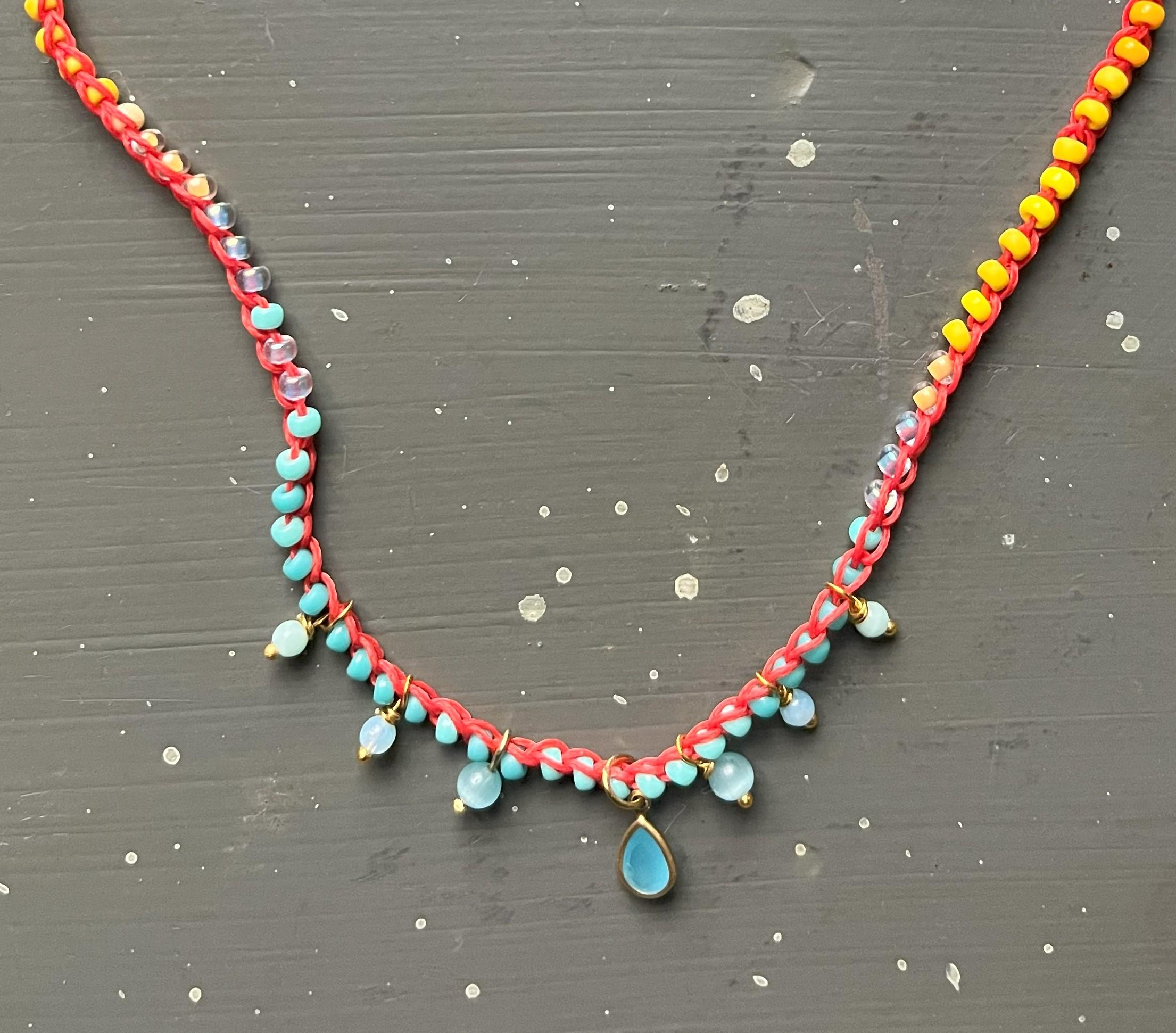 Colliers en crochet et perles
