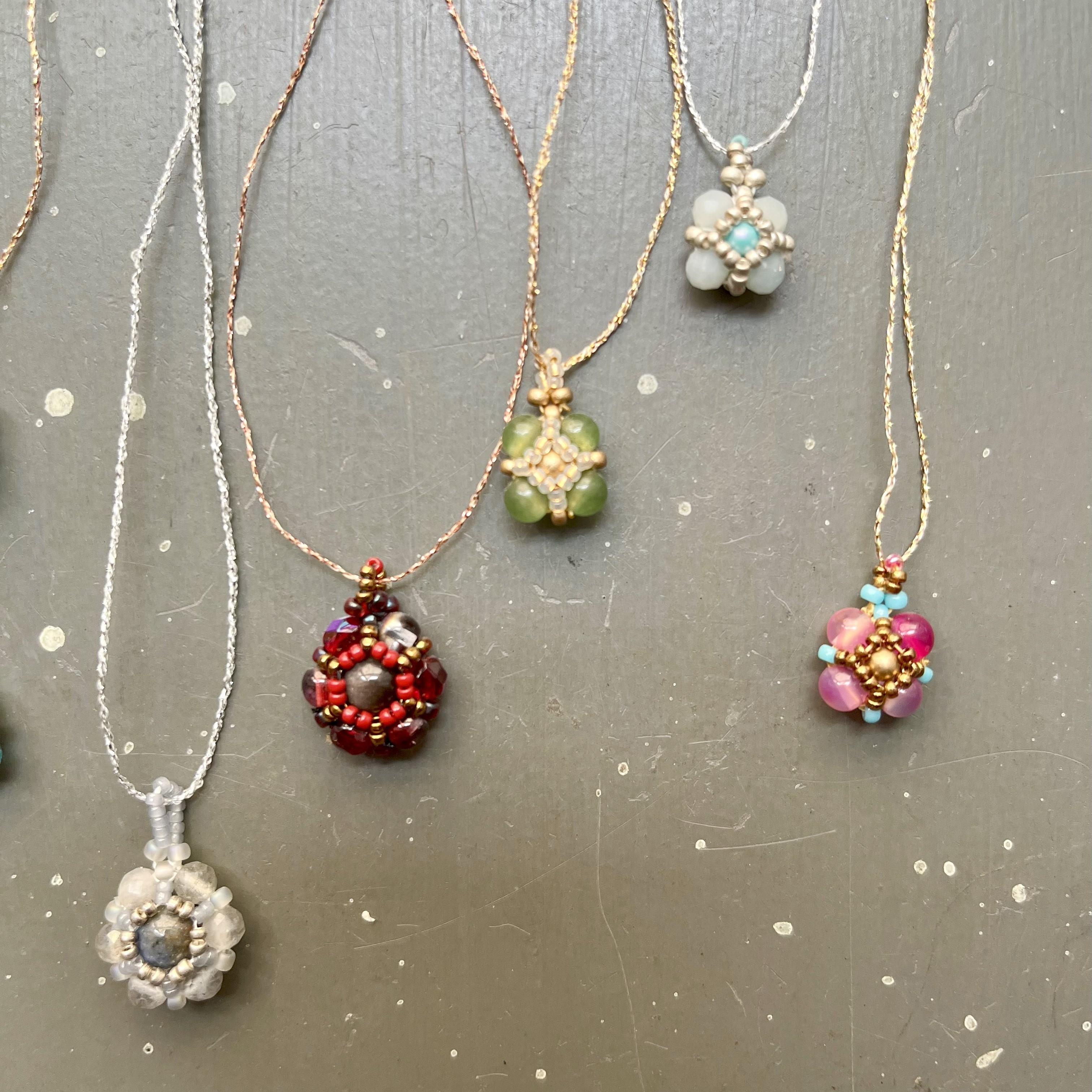 Colliers pendentifs en perles