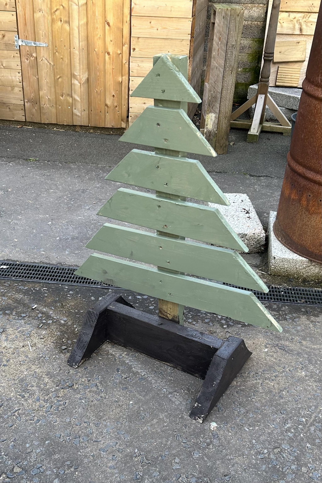 Custom made outdoor wooden products 