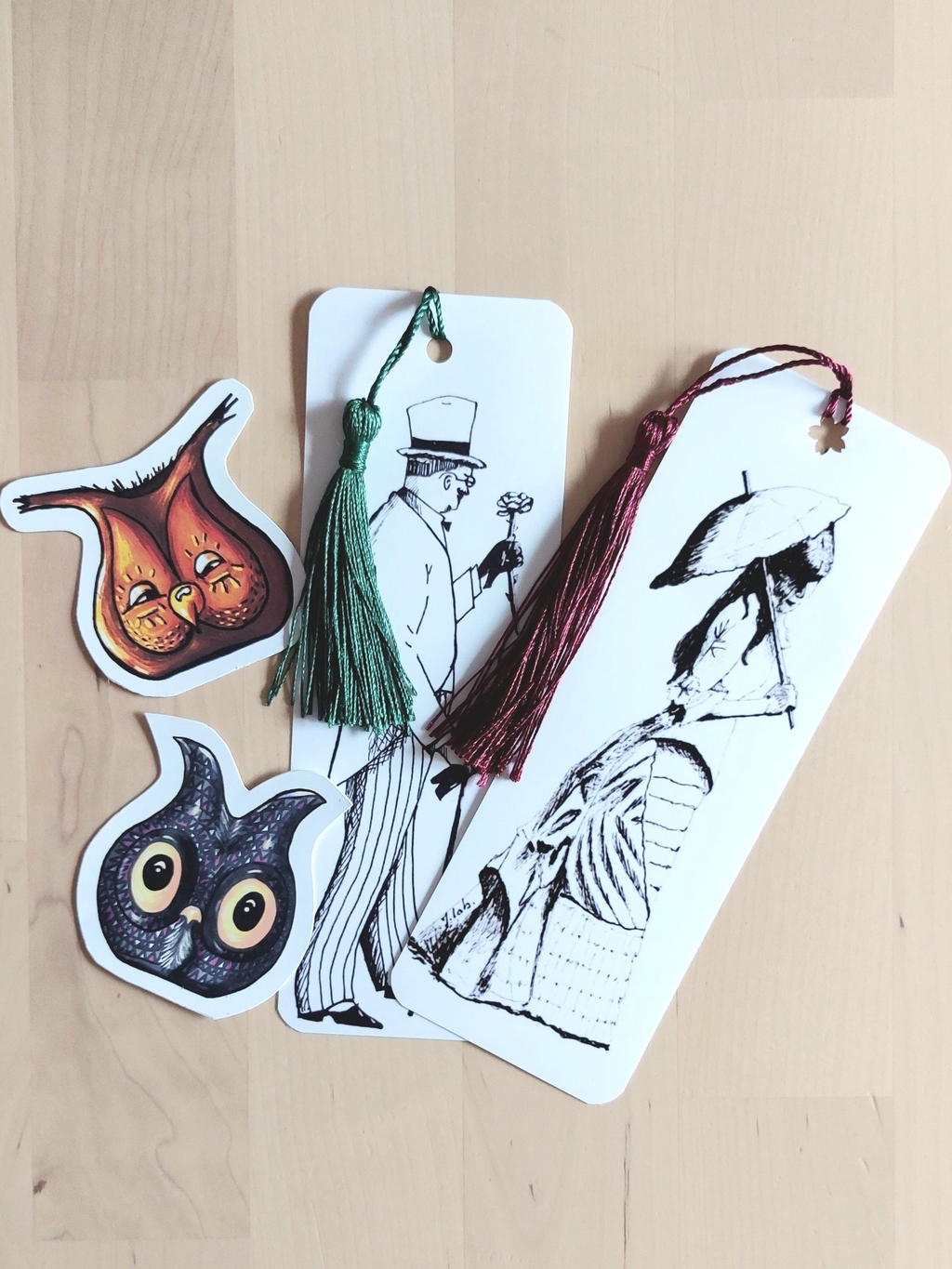 Marque-pages, stickers et cartes postales