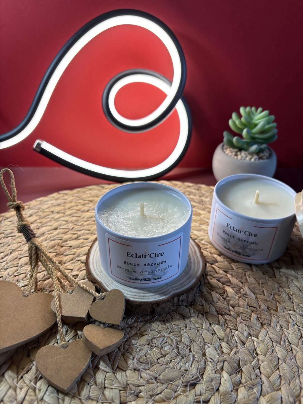 Fabrication de bougies artisanales. 
Univers florale, bouquet de bougies, composition de cactus en bougie, événements mariages, anniversaires, cadeaux…