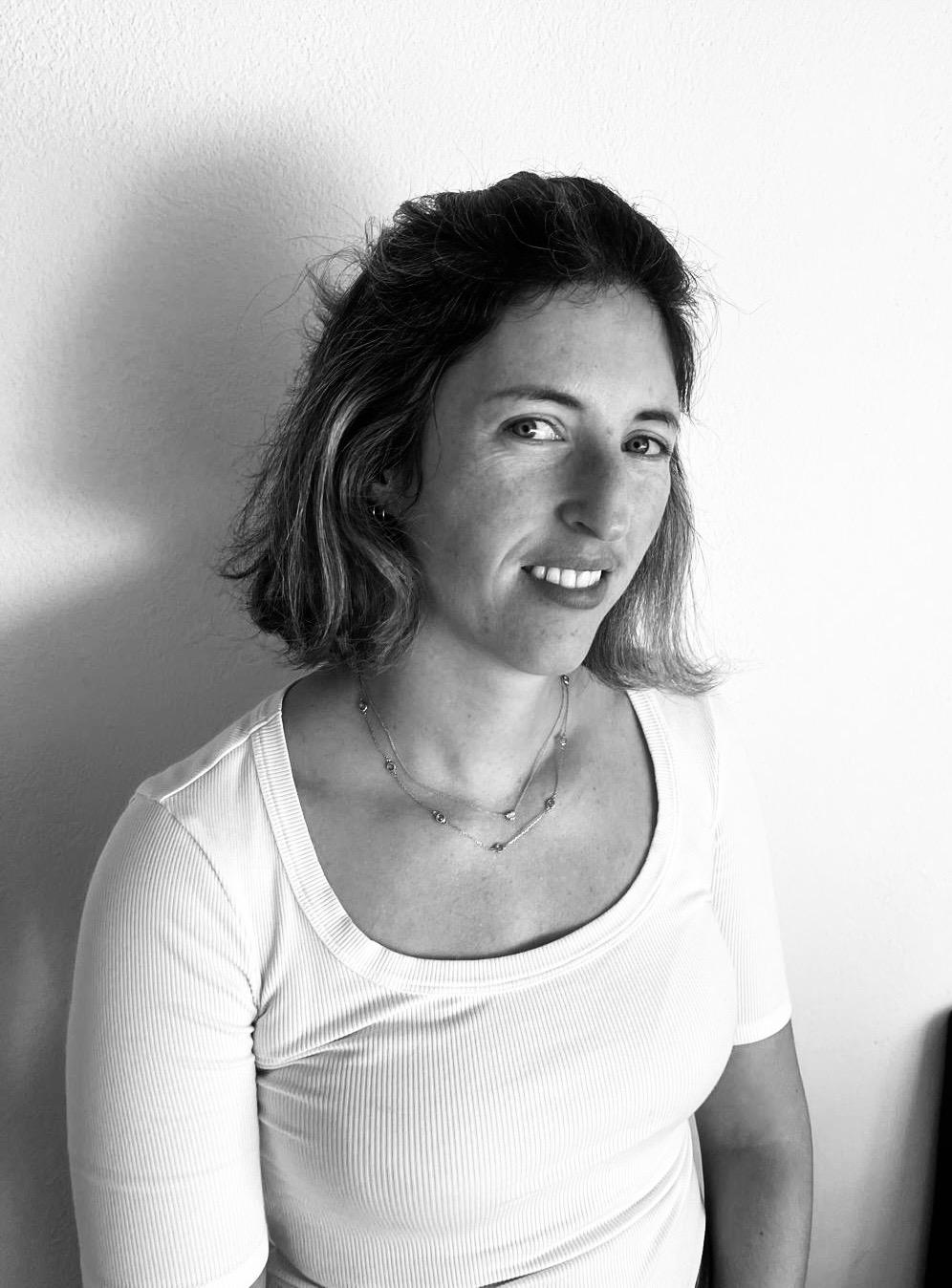 Profilbild von Iljana M. Karnusian in schwarz-weiss