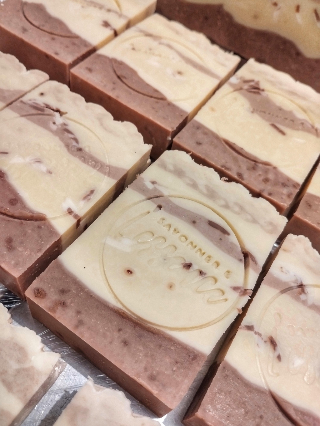 Les bienfaits du lait d'ânesse pour la peau : pourquoi choisir un savon artisanal ?