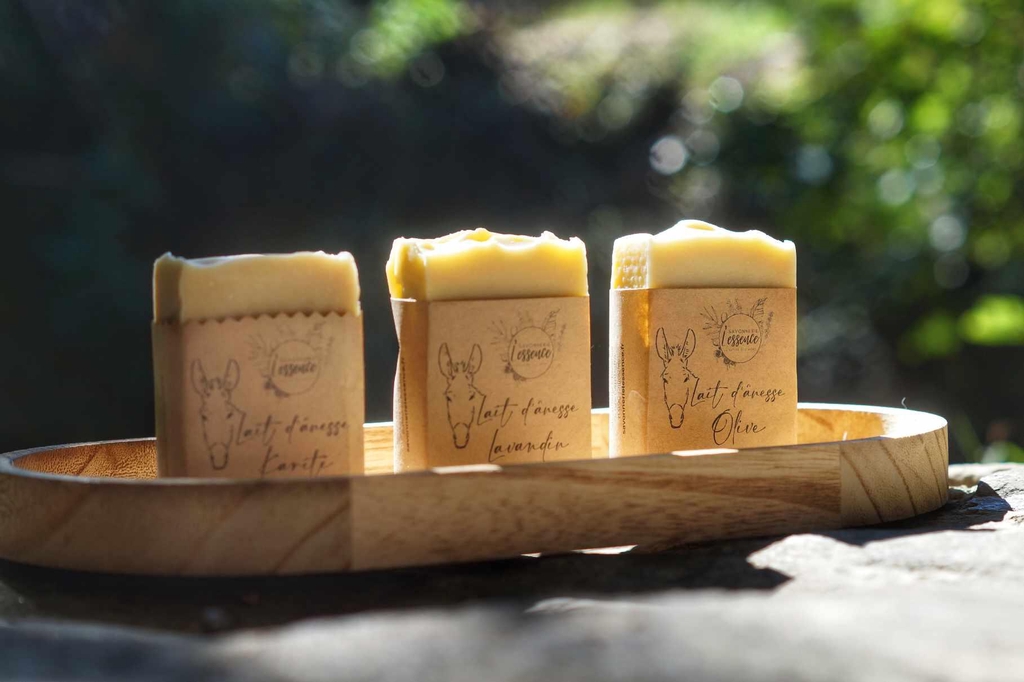 Gamme-savon-lait-d'anesse-savonnerie-lessence