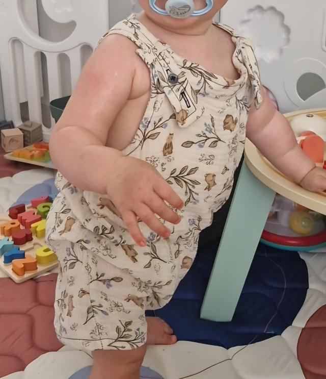 Salopette évolutive été Evomelys pour bébé, modèle 0–3 ans en tissu léger.