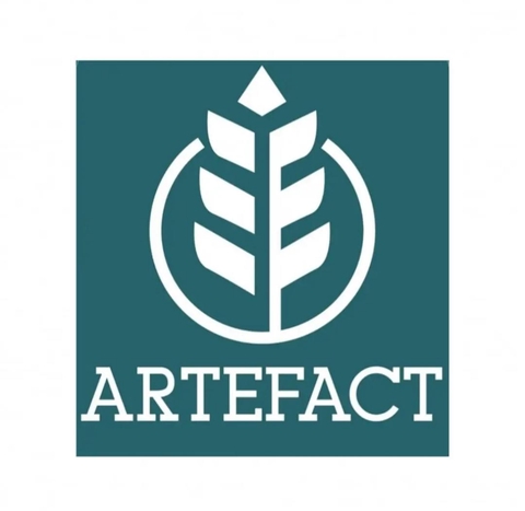 Artefact Frascati is a specialty coffee space in the heart of the Castelli Romani, where research, culture, and hospitality come together. Founded with the aim of bringing a contemporary approach to coffee into the historic setting of Frascati, Artefact stands out for its carefully selected microlots, quality-focused roasting, and service that is precise yet approachable.
The menu features both classic and manual brewing methods, alongside a concise and thoughtful food offering designed to complement the experience in the cup. Adding another layer to the project, a museum-style exhibition dedicated to breadmaking showcases a selection of machines that have played a significant role in the development of our societies, creating a dialogue between coffee culture and the history of food production.
The space reflects the project’s philosophy: minimal, bright, and welcoming—designed for those looking to take a mindful break or to explore coffee more deeply.
Artefact Frascati serves as a reference point for enthusiasts and newcomers alike, as well as a gathering place for the local community, where coffee becomes an opportunity for conversation and discovery.
Via Janari, 4, 00044 Frascati (RM)