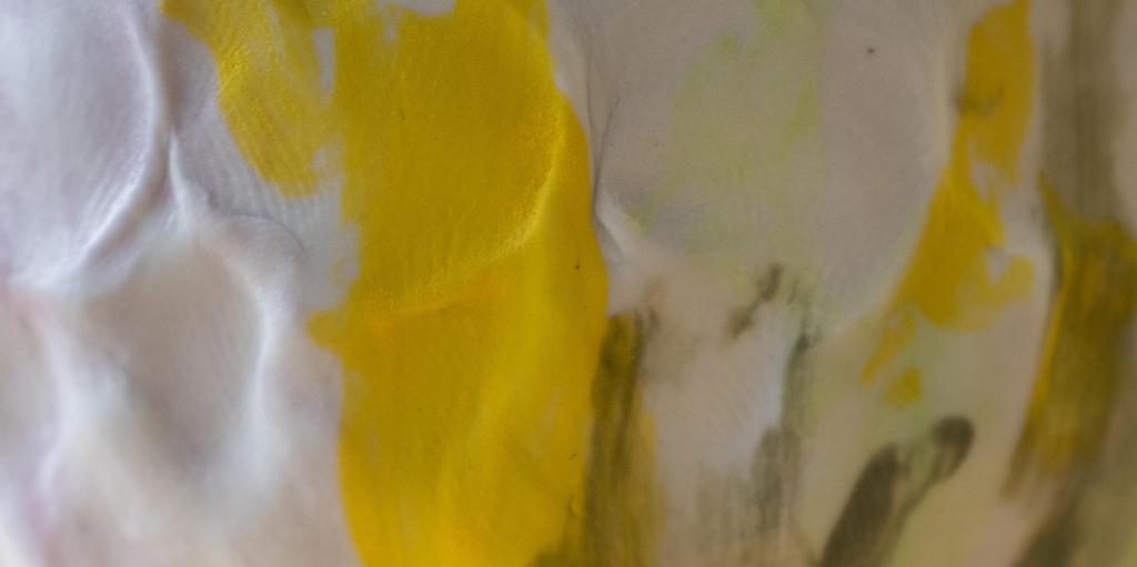 détail émail à effet, engobe rouge, émail blanc. Super merci studio