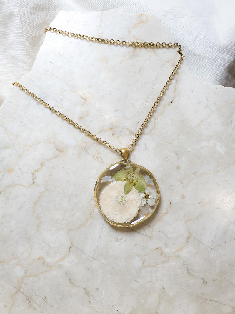 COLLARES DE FLORES NATURALES PRESERVADOS EN RESINA