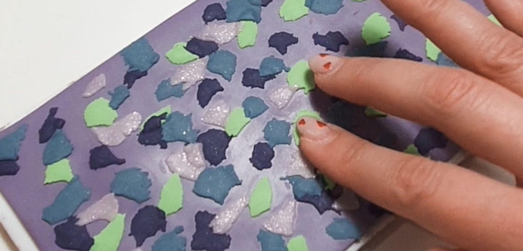 Descubre el arte de la arcilla polimérica y aprende a crear tus propios pendientes únicos, incluso si empiezas desde cero.
En The Boutique Sororité te enseñamos paso a paso a diseñar piezas llenas de personalidad, con técnicas profesionales y un enfoque creativo que conecta con tu esencia