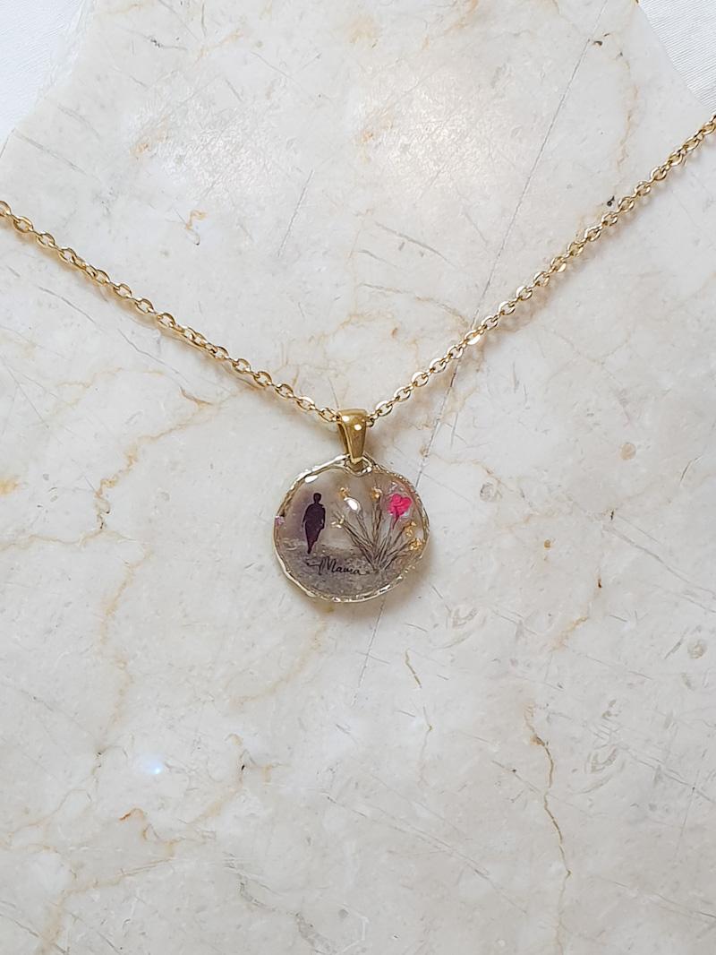 Joyas personalizadas con cenizas y pelo natural hechas a mano, recuerdos únicos en resina con significado emocional y artesanal.