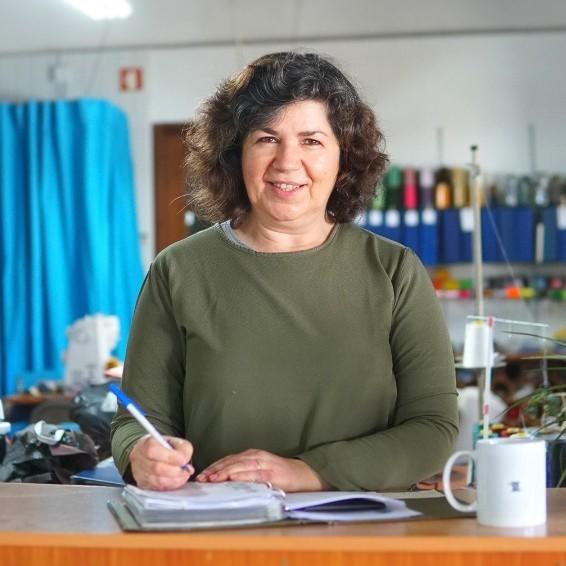 Celina Machado artesã de costura criativa no atelier Casa Celina